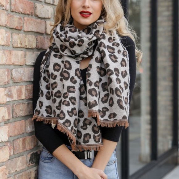 Cozy leopard Print Fringe detail Blanket Scarf - Picture 3 of 5